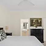 \'Vibrant City Gem\' Stylish Retreat For Work And Play