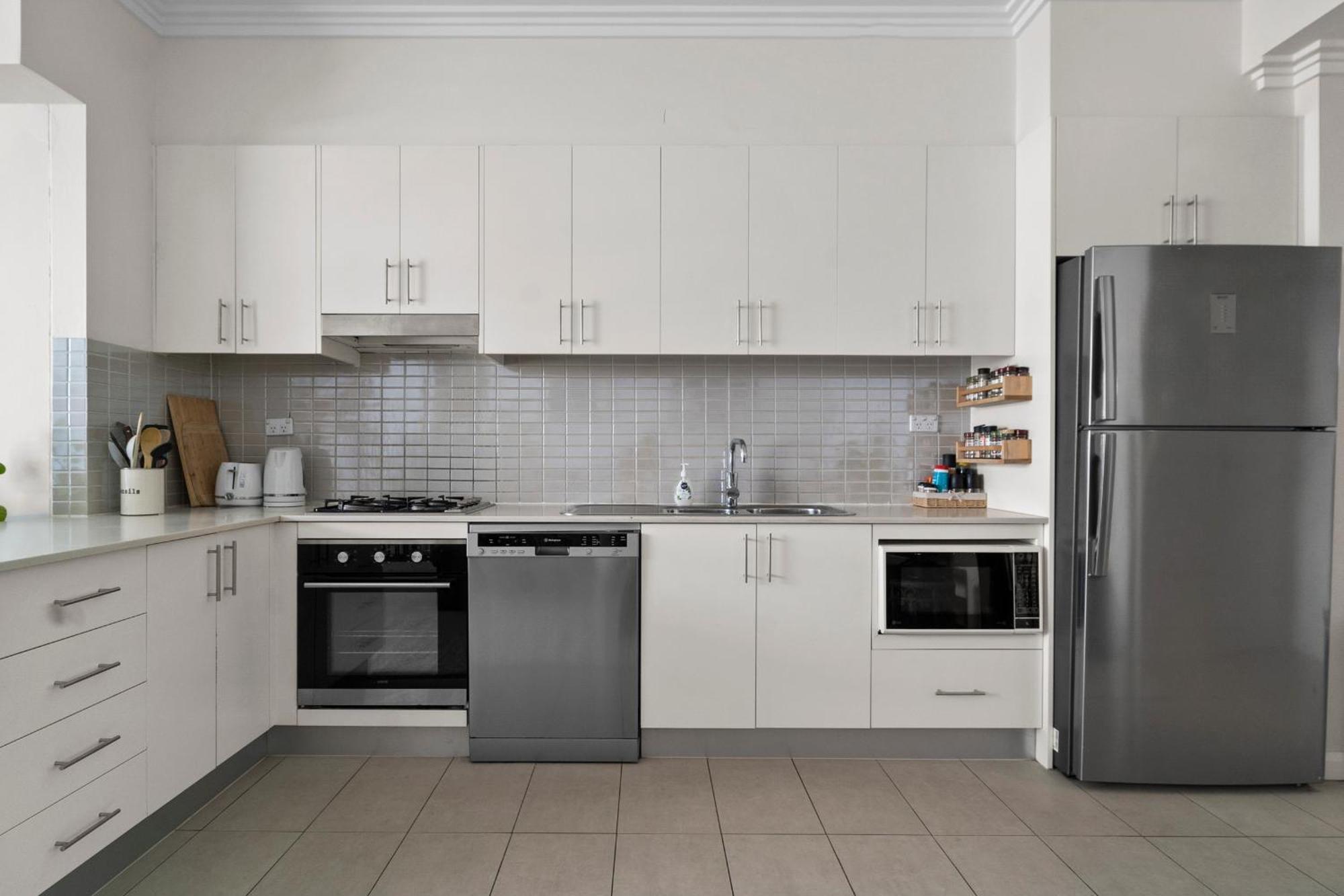 'vibrant Gem' Stylish Retreat For Work And Play * Sydney