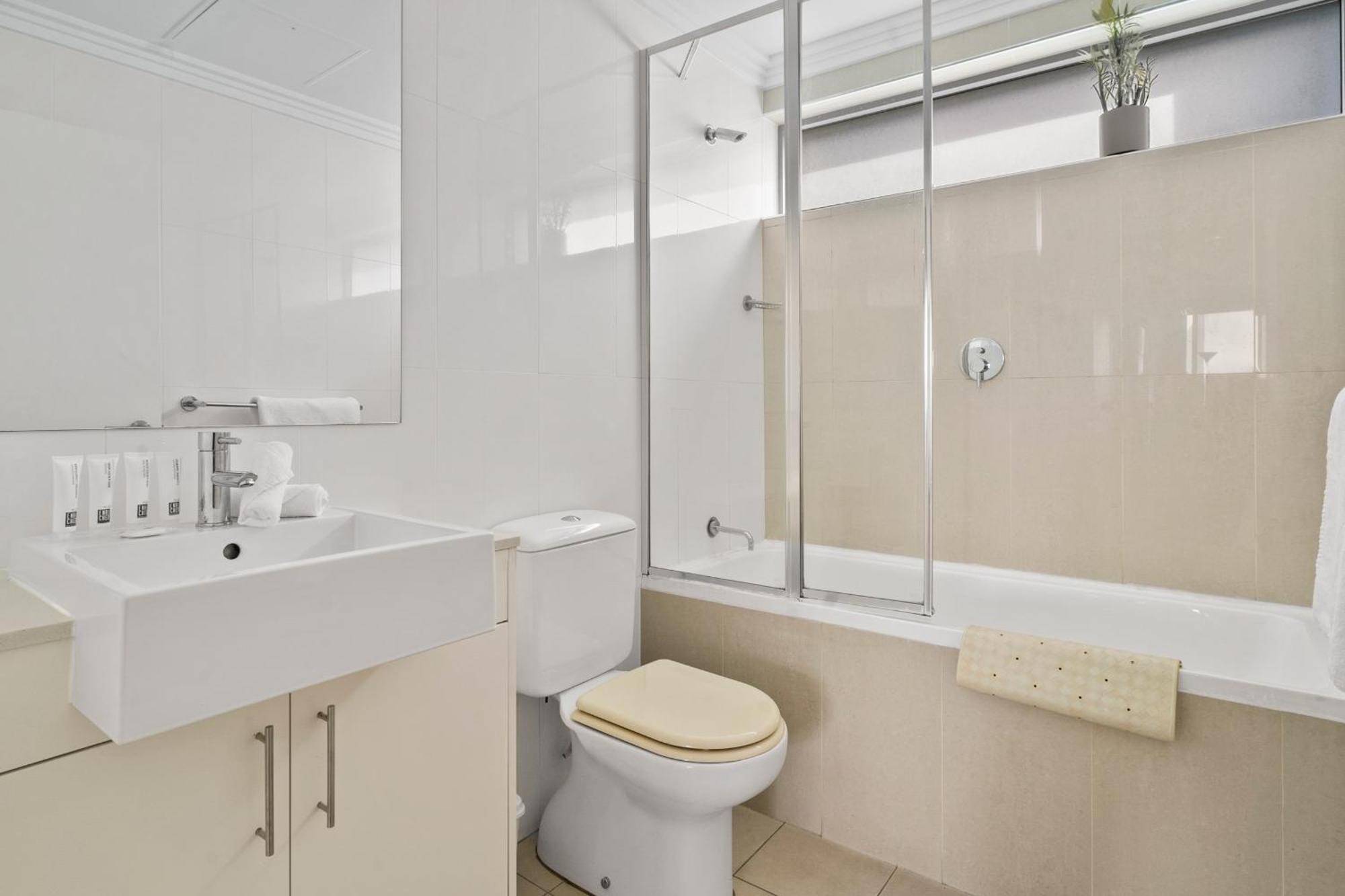 'vibrant Gem' Stylish Retreat For Work And Play * Sydney