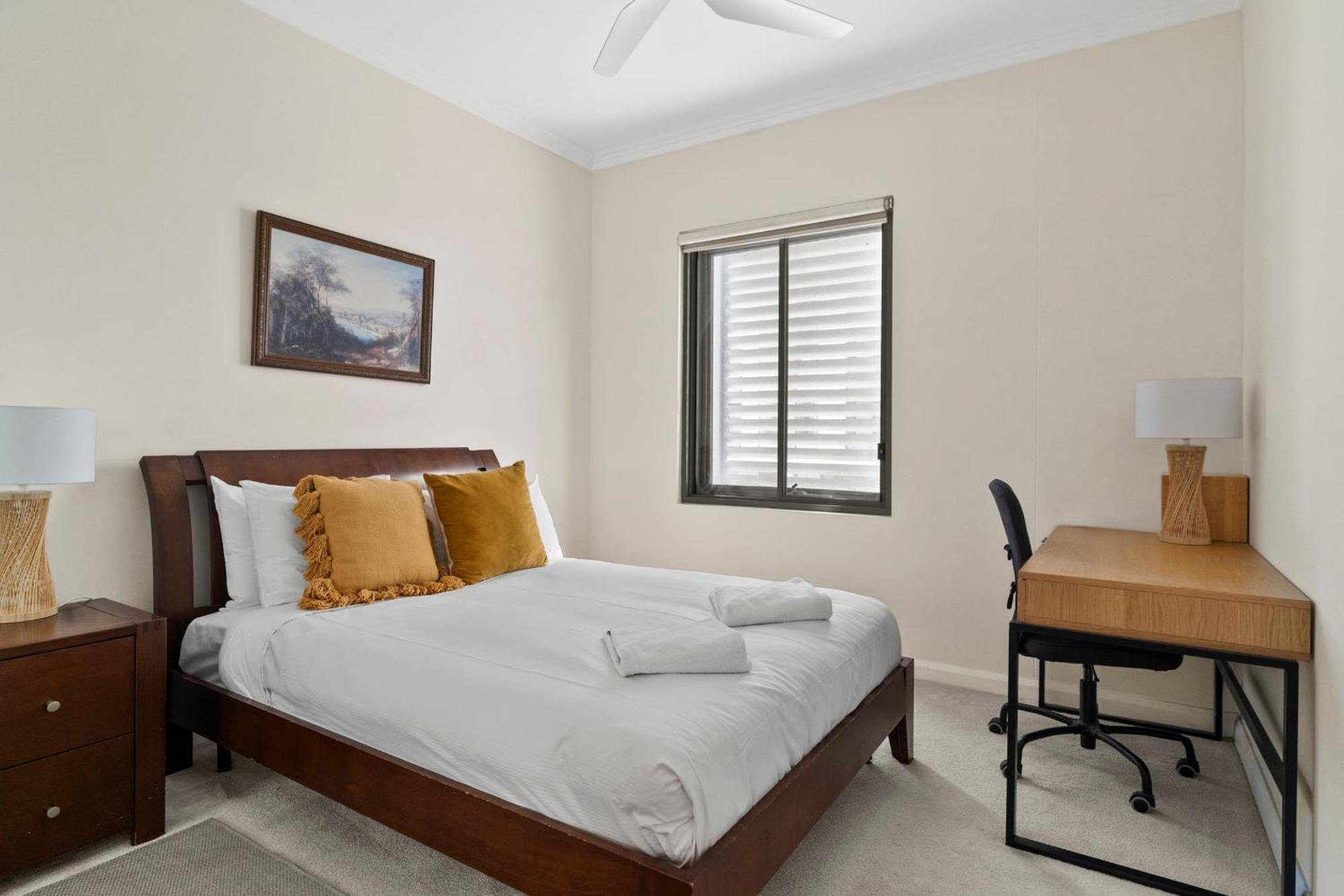 'vibrant Gem' Stylish Retreat For Work And Play *