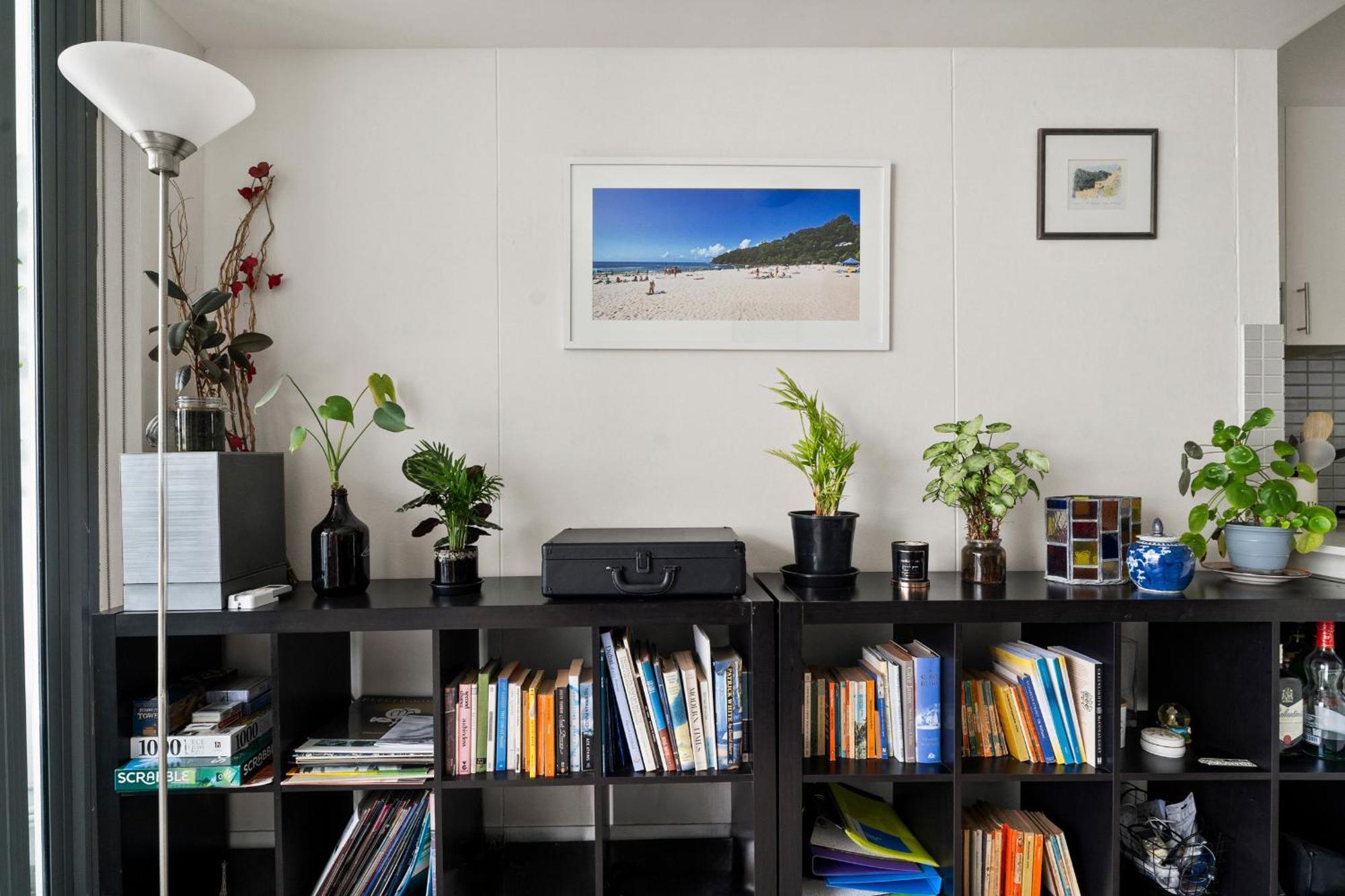 'vibrant Gem' Stylish Retreat For Work And Play Apartment