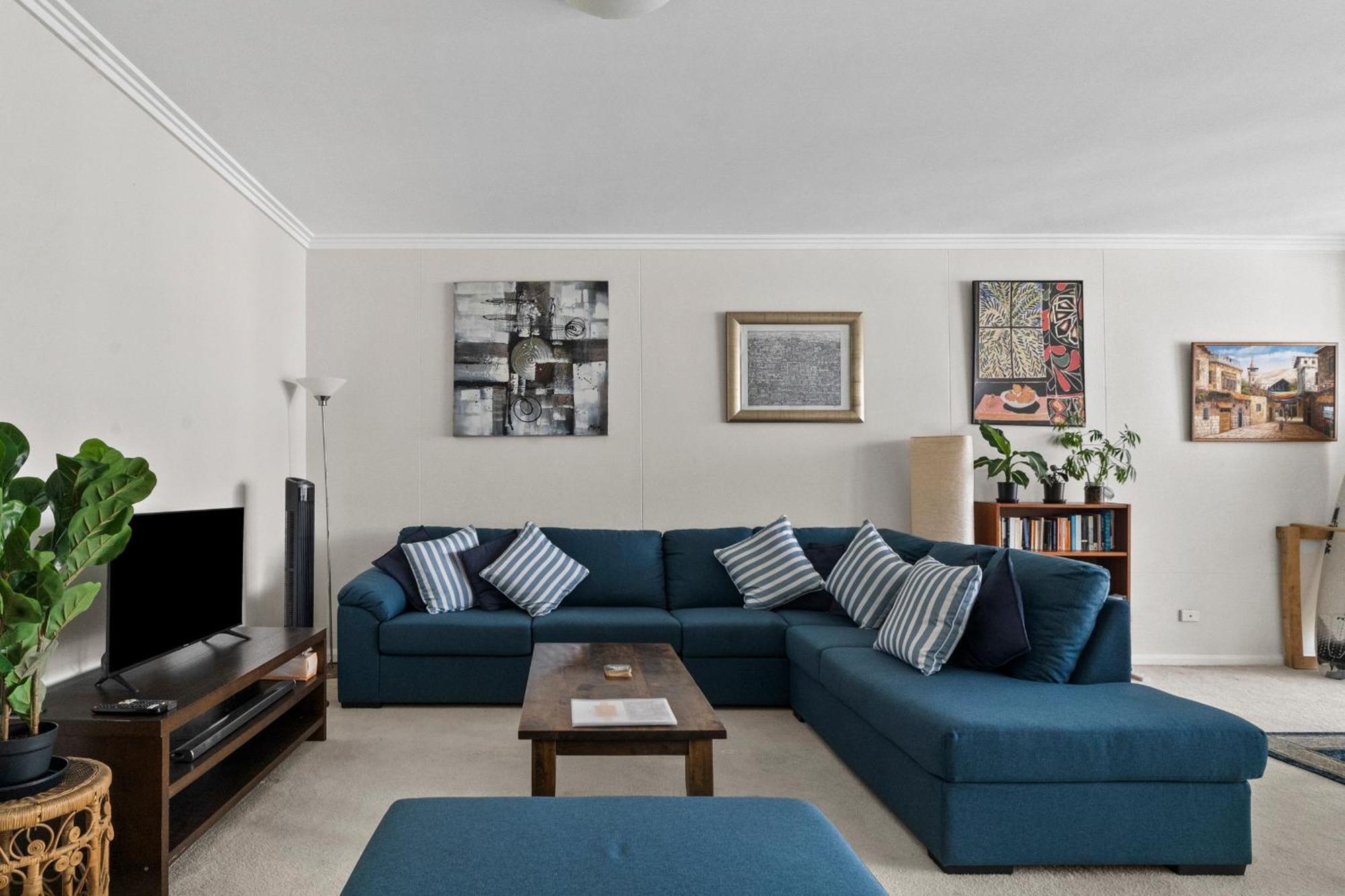 'vibrant Gem' Stylish Retreat For Work And Play Apartment