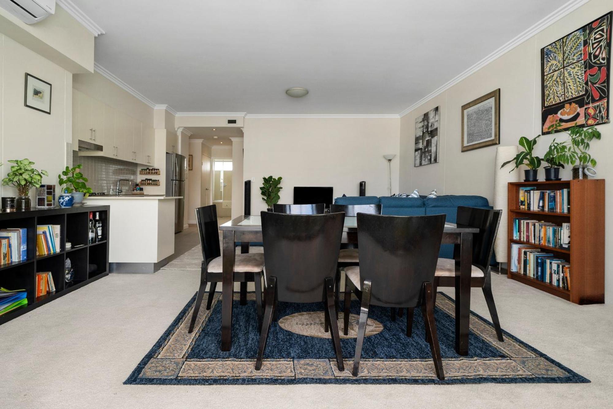 'vibrant Gem' Stylish Retreat For Work And Play